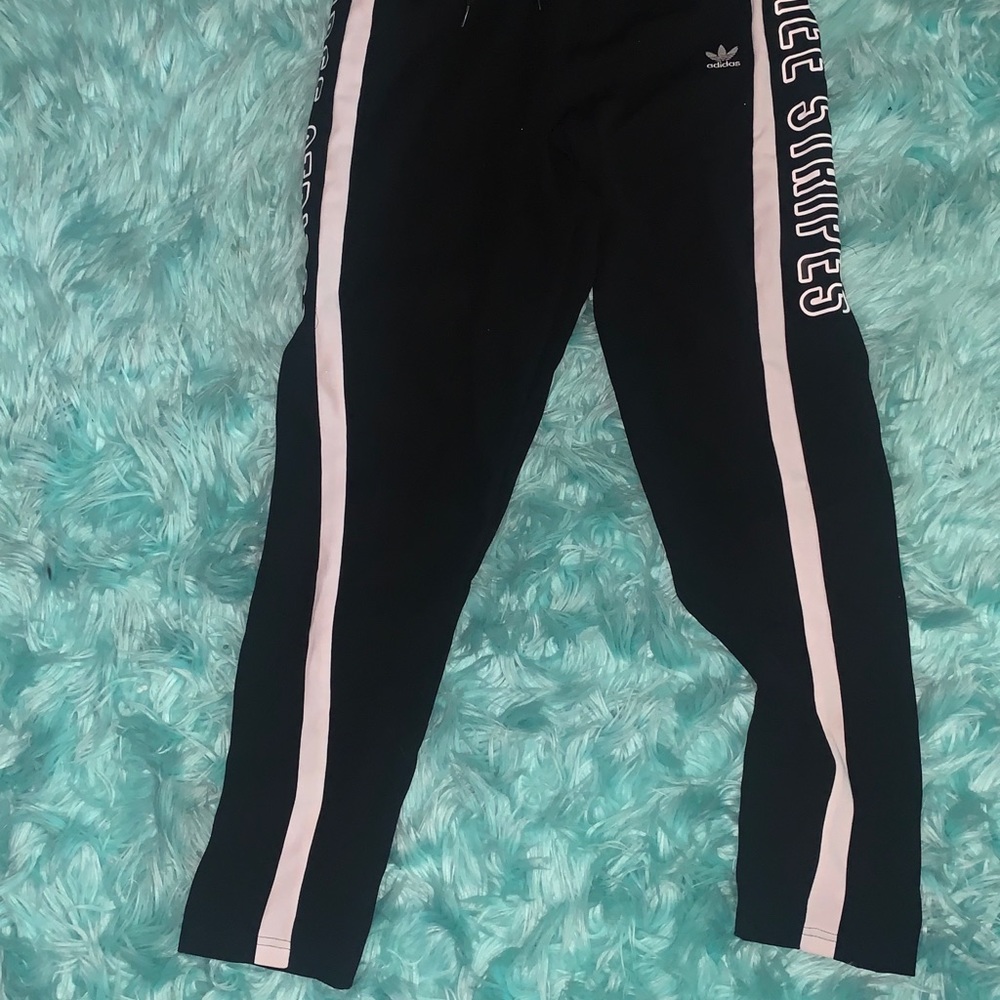 Adidas sweatpants 🖤🤍